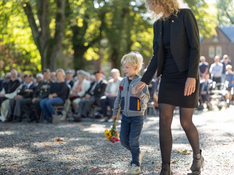 ../public/images/images/fotos/2023/Op Vleugels Der Vrijheid - 24 sept 2023 - 181.jpg